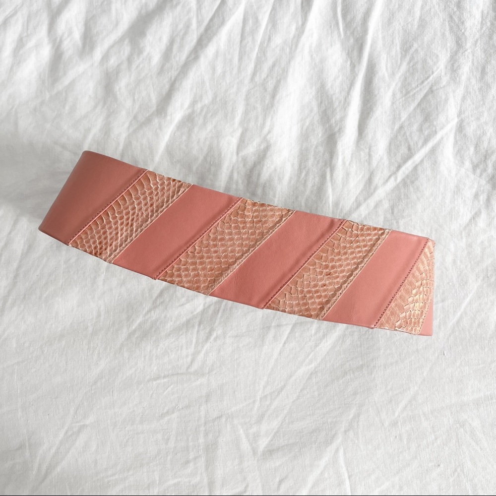 VINTAGE/ pink snakeskin leather belt
